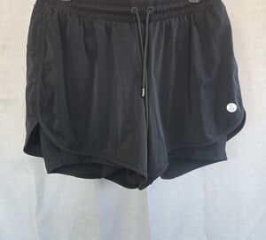 Torrid Active 2fer Shorts. Has Tight Bike Shorts Underneath. Pocket On Back.